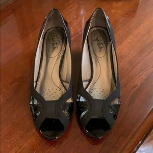 Life Stride Soft System Peep Toe Shoe